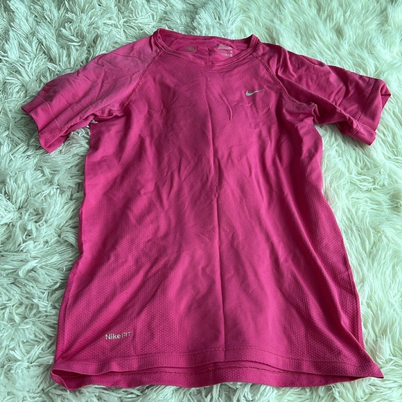 Nike size small bright pink Nike Fit workout top - Picture 3 of 5